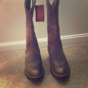 Woman’s brown cowboy boots. Size 6.5 brand new !